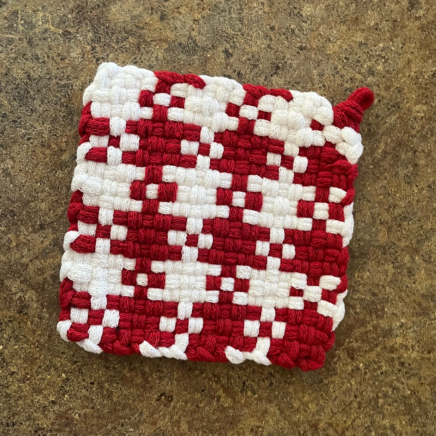 Red and White Pot Holder